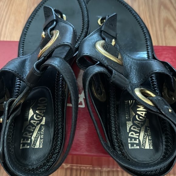 Salvatore Ferragamo Black Flat Sandals- Size 7.5M - Picture 4 of 7